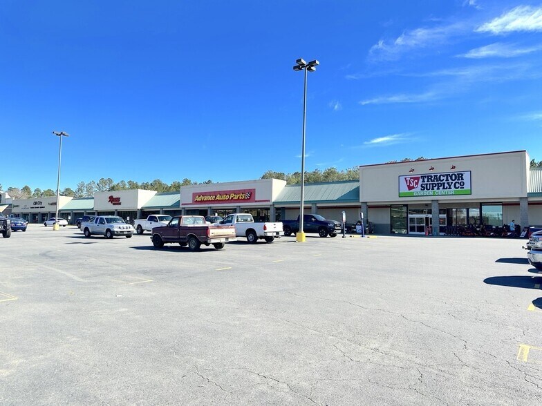 Primary Photo Of 1129 Ogeechee rd, Savannah General Retail For Lease