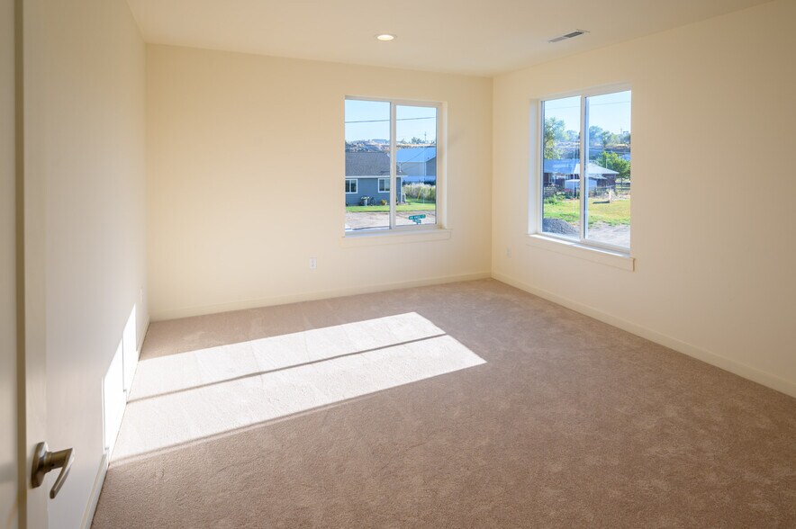 More Photos Of 1315 Pinkard, Prineville Multifamily For Sale