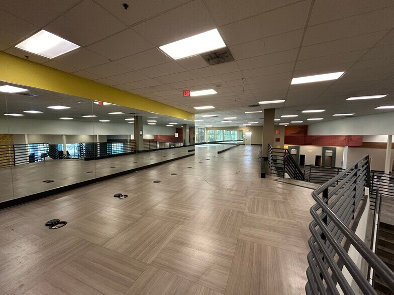 More Photos Of 11630 N Tatum Blvd, Phoenix Health Club For Lease