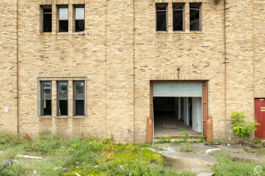 More Photos Of 1101 Chavez Dr, Flint Specialty For Lease