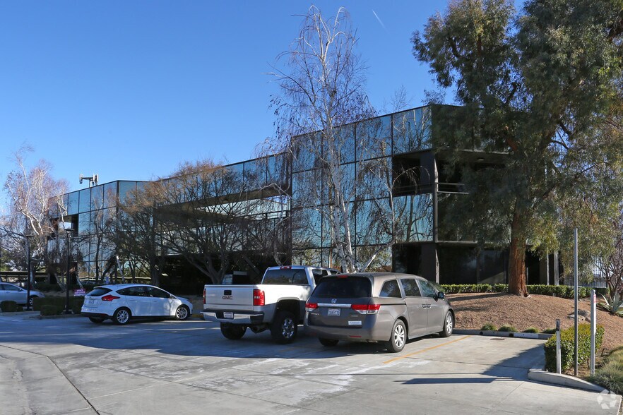More Photos Of 3434 Truxtun Ave, Bakersfield Office For Lease