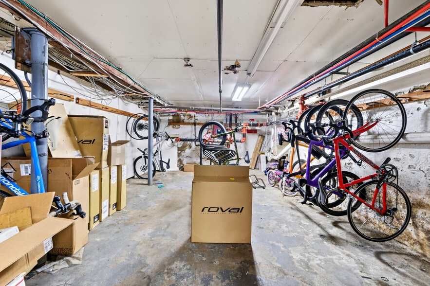 More Photos Of 272 Broadway, Bethpage General Retail For Sale