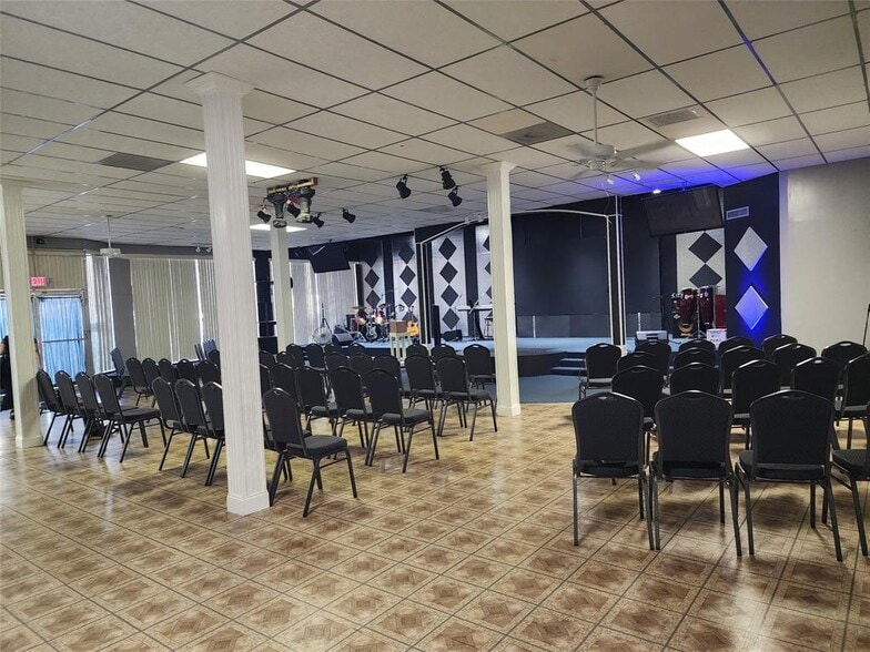 More Photos Of 216 Washington Ave, Homestead General Retail For Sale