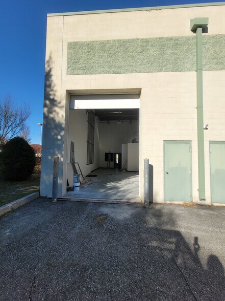 More Photos Of 87 Centre Of New England Blvd, Coventry Industrial For Sale