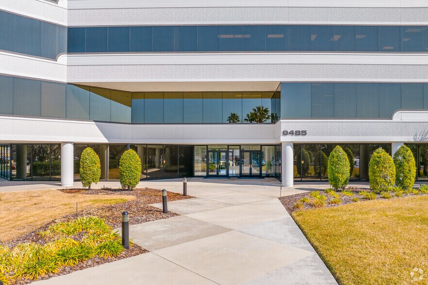 More Photos Of 9485 Regency Square Blvd, Jacksonville Office For Lease