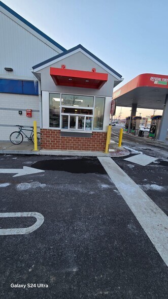 More Photos Of 2040 W Main St, Mount Joy Restaurant For Lease