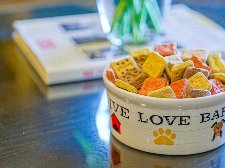 More Photos Of 670 Downey Green, Hampton Apartments For Sale