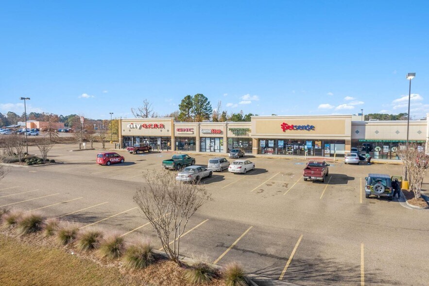 More Photos Of 1401-1425 Eagle Dr, Ruston General Retail For Lease