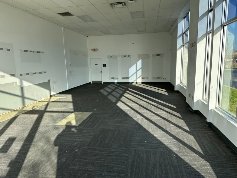 More Photos Of 6880 W Main St, Kalamazoo General Retail For Sale