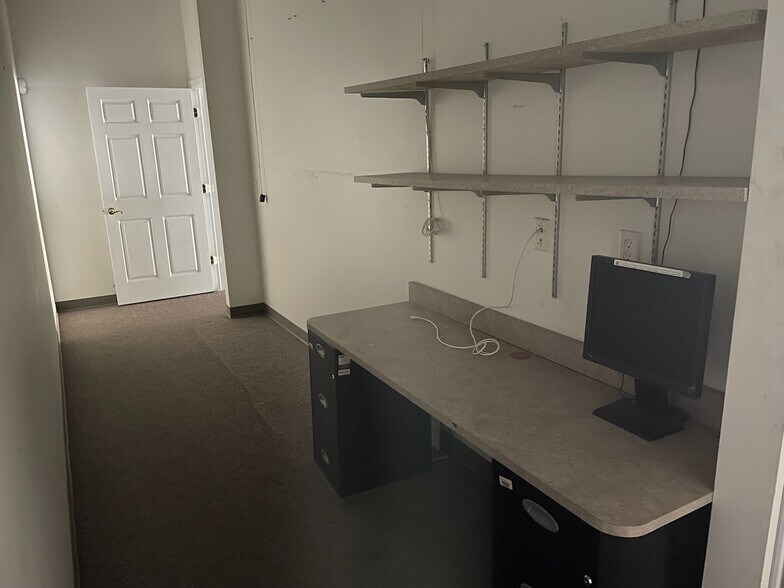 More Photos Of 6377 Oak St, Eastman Freestanding For Sale