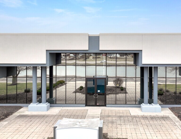 More Photos Of 9001 S Walnut St, Daleville Office For Lease