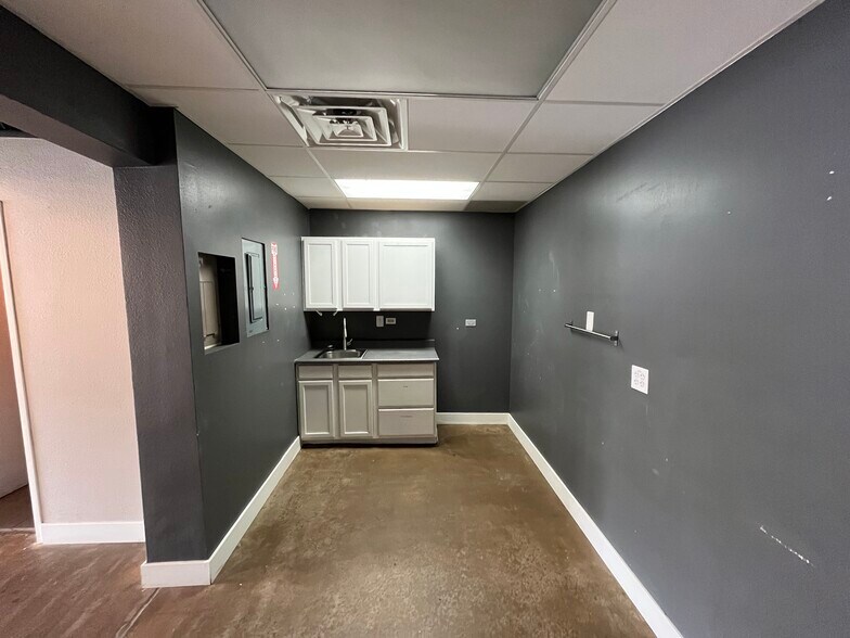 More Photos Of 1150-1162 S Lipan St, Denver Light Manufacturing For Lease