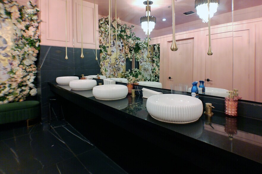 More Photos Of 5002 Washington Ave, Houston Bar For Lease