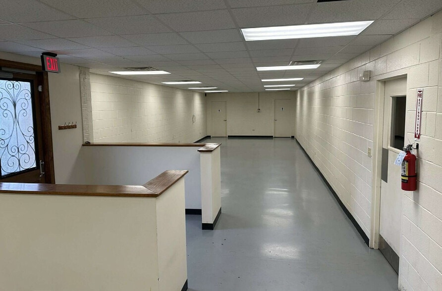 More Photos Of 157 Industrial Dr, King Warehouse For Lease