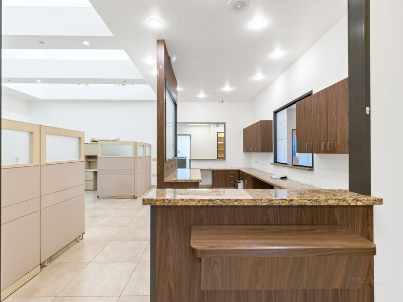 More Photos Of 714 S Peek Rd, Katy Medical For Lease