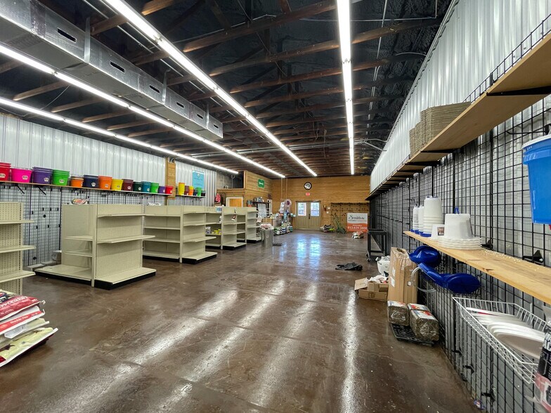 More Photos Of 4342 Knights Station Rd, Lakeland Warehouse For Sale