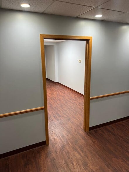 More Photos Of 411 W Lake Lansing Rd, East Lansing Unknown For Lease