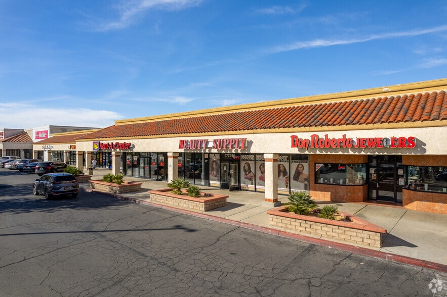 More Photos Of 1743 E Palmdale Blvd, Palmdale Department Store For Lease