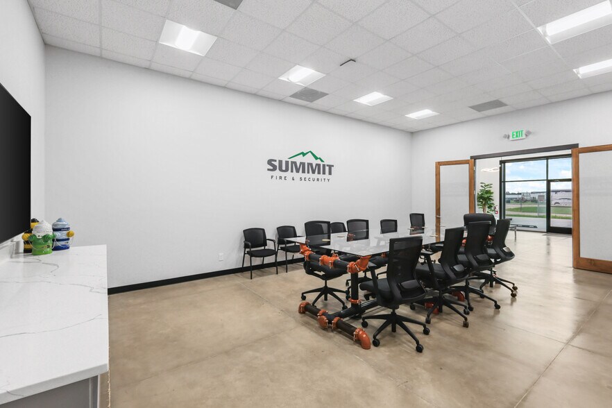 More Photos Of 5998 Imperial Loop, College Station Flex For Sale