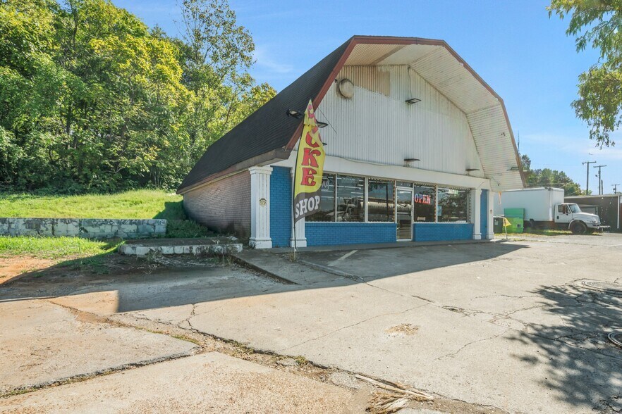 More Photos Of , Clarksville General Retail For Sale