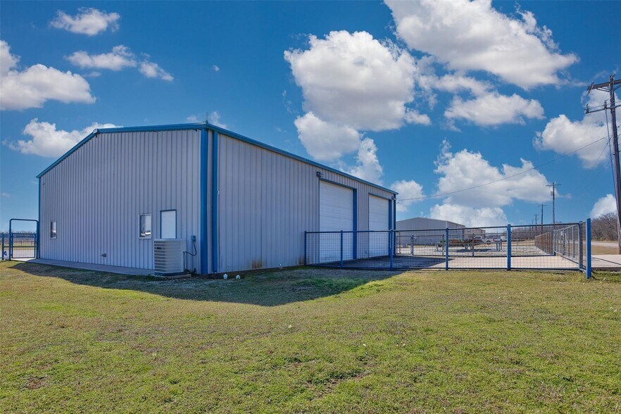 More Photos Of 510 Locust St, Whitesboro Service For Lease