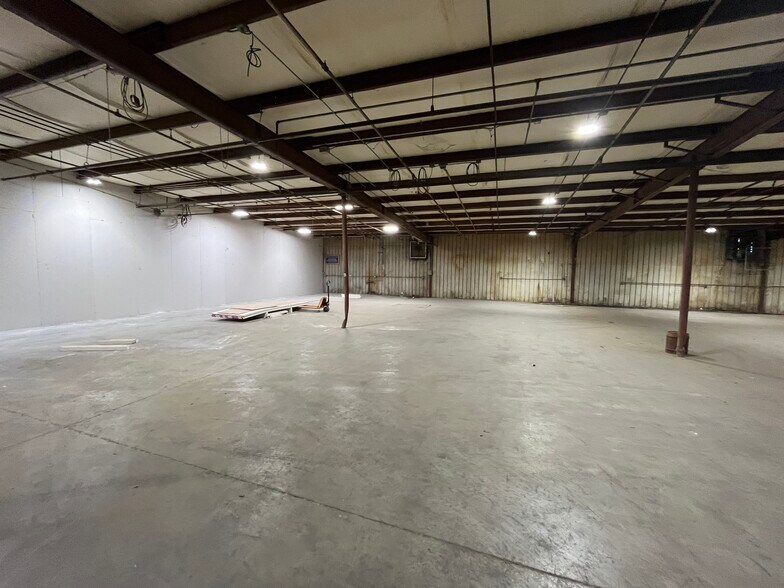 More Photos Of 9479 S Main St, Jonesboro Manufacturing For Lease