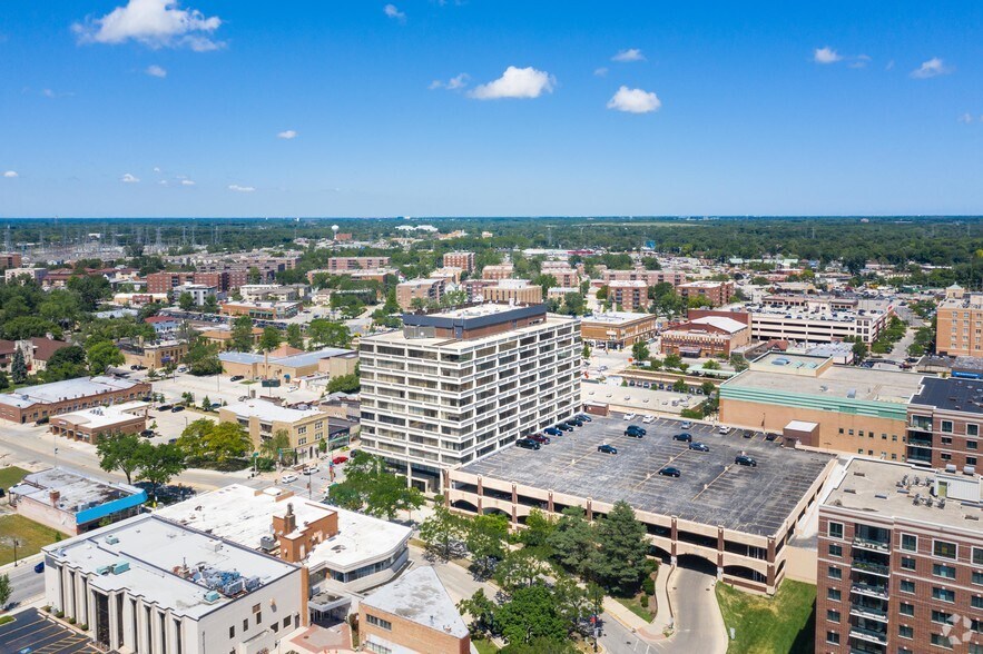 More Photos Of 701 Lee St, Des Plaines Office For Lease