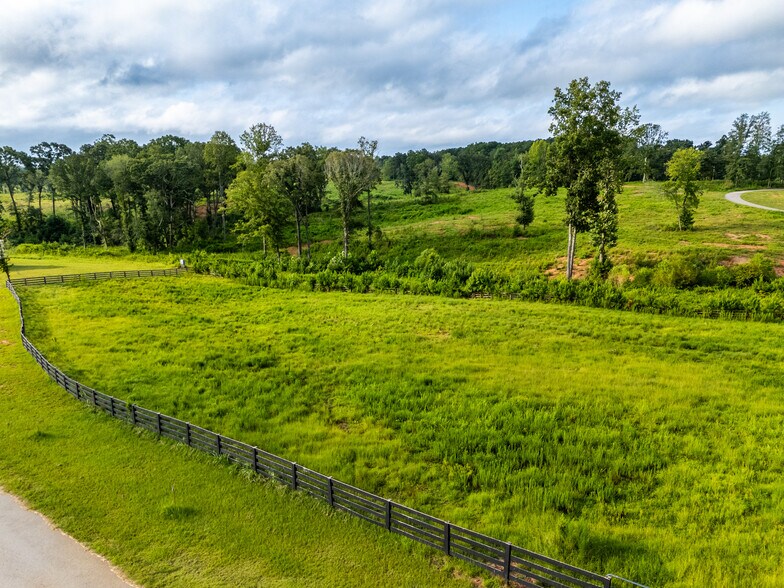 More Photos Of 2199 Roosterville Rd, Roopville Horse Stables For Sale