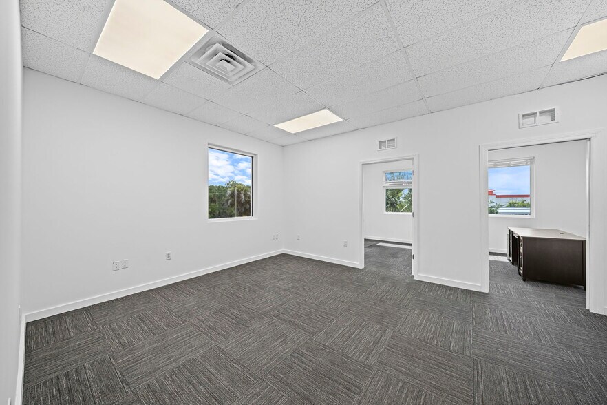 More Photos Of 540 NW University, Port Saint Lucie Office Residential For Sale