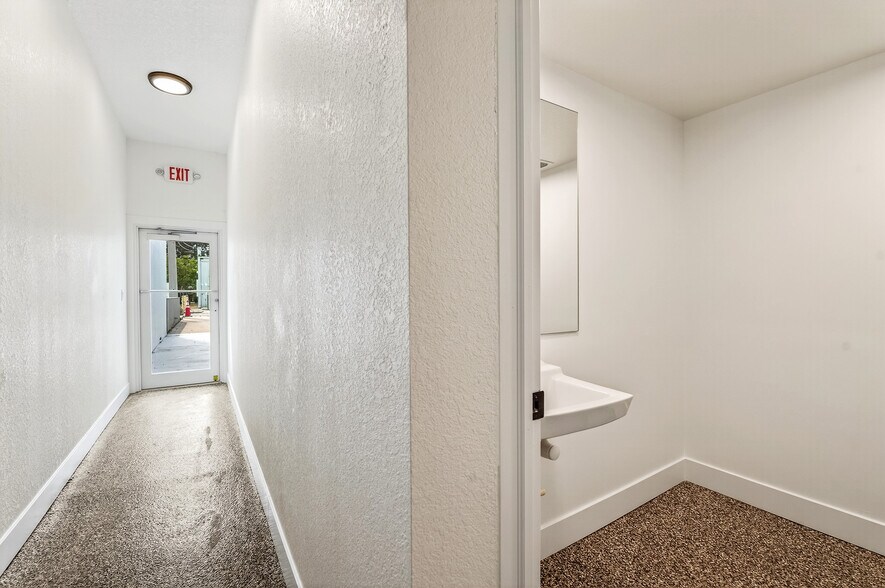 More Photos Of 1453 20th St, Vero Beach Restaurant For Lease