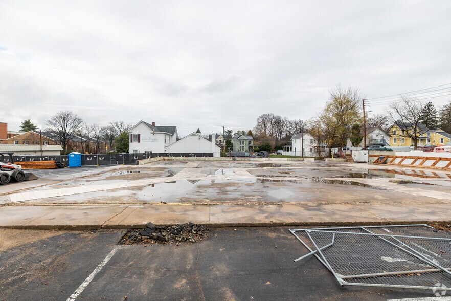 Primary Photo Of 206 E Market St, Leesburg Office For Sale
