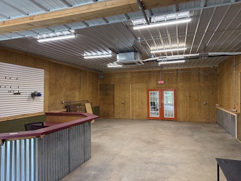 More Photos Of 431 1st St, Hollister Flex For Sale