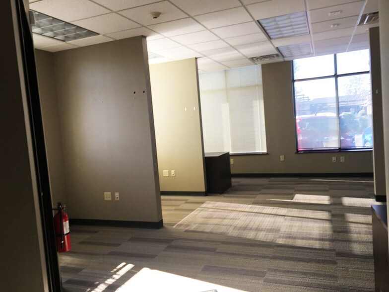 More Photos Of 3622-3636 Sheridan Dr, Amherst Unknown For Lease