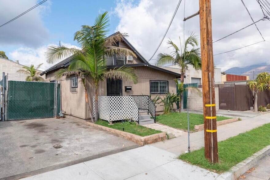 More Photos Of 31 Fulton Ave, Pasadena Light Manufacturing For Sale