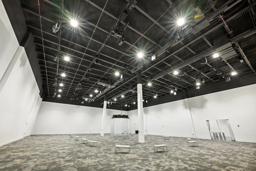 More Photos Of 159 Armour Dr NE, Atlanta Showroom For Lease