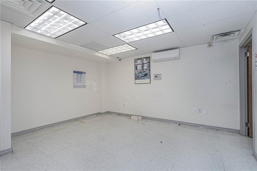 More Photos Of 3041 Avenue U, Brooklyn Medical For Lease
