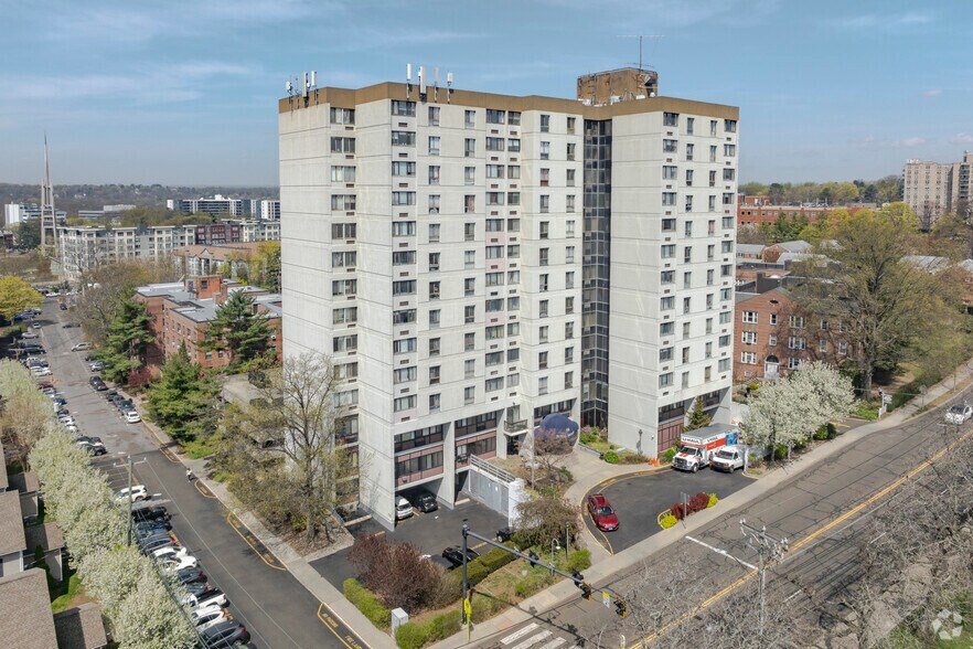 Primary Photo Of 60 Strawberry Hill Ave, Stamford Apartments For Sale