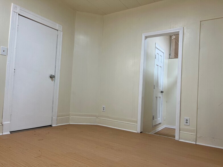 More Photos Of 4-6 John St, Waterbury Apartments For Sale