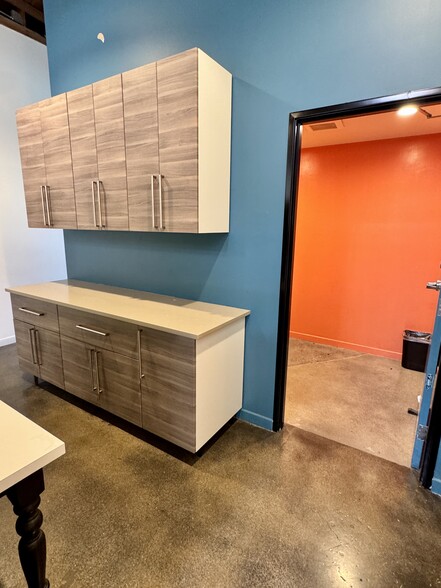 More Photos Of 333 Main St, El Segundo Storefront For Lease