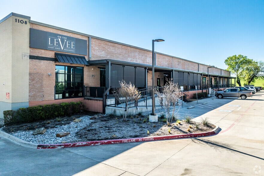 More Photos Of 1108 Quaker St, Dallas Showroom For Lease