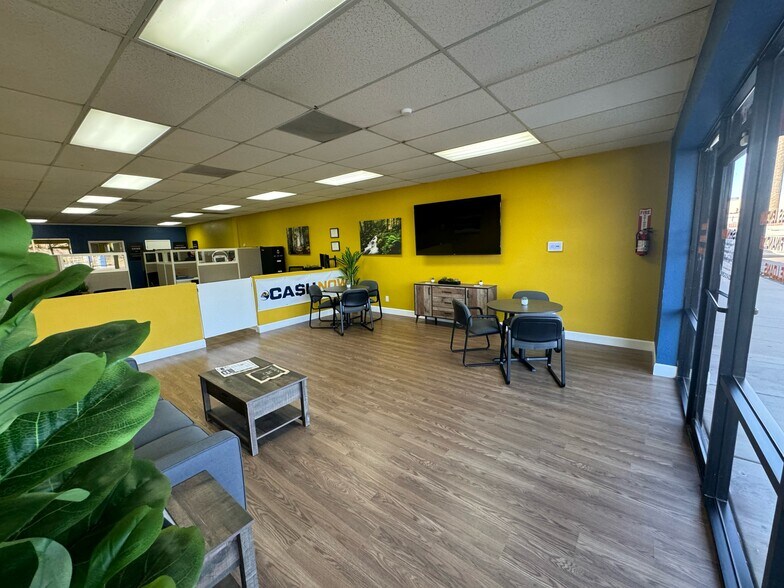 More Photos Of 5555 E Bell Rd, Scottsdale Unknown For Lease