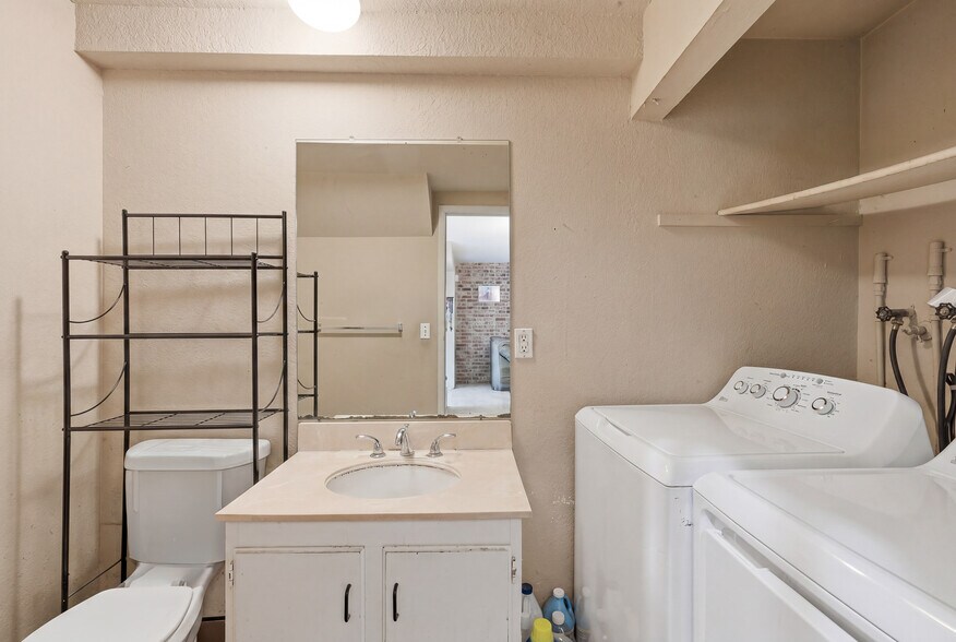 More Photos Of 14506 NE 6th Pl, Bellevue Apartments For Sale