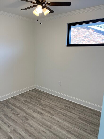 More Photos Of 1107 N Fant St, Anderson Office For Sale