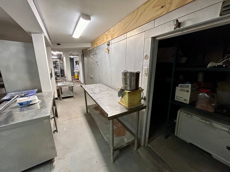 More Photos Of 3400 W Evergreen Ave, Chicago Storefront Retail Residential For Lease