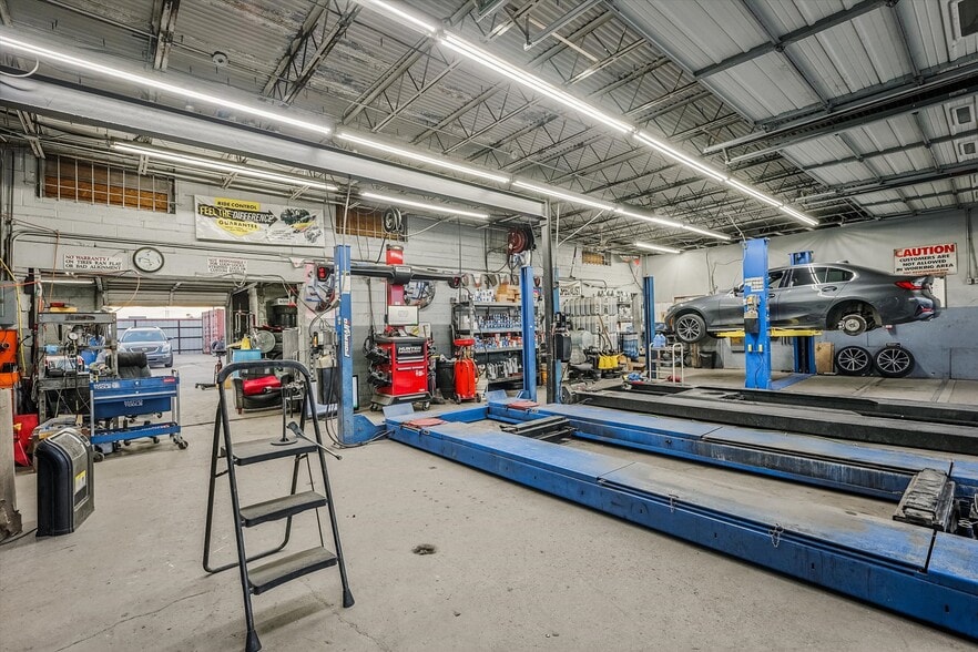 More Photos Of 109 N Story Rd, Irving Service For Sale