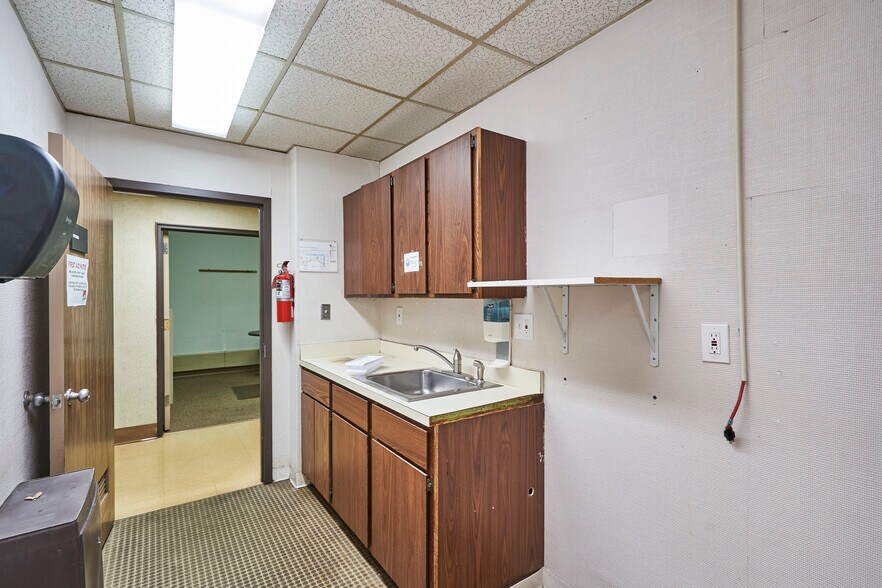 More Photos Of 640 W Market St, Akron Office For Sale
