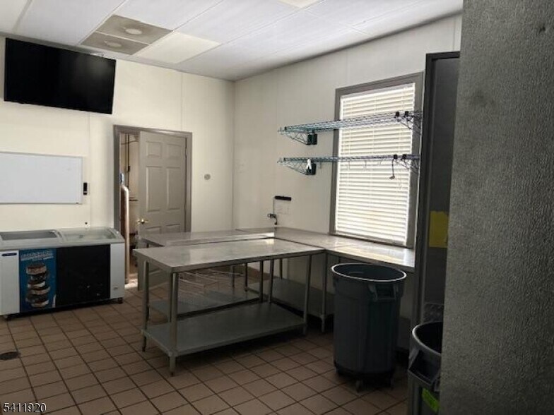 More Photos Of 281 Triangle Rd, Hillsborough Freestanding For Lease