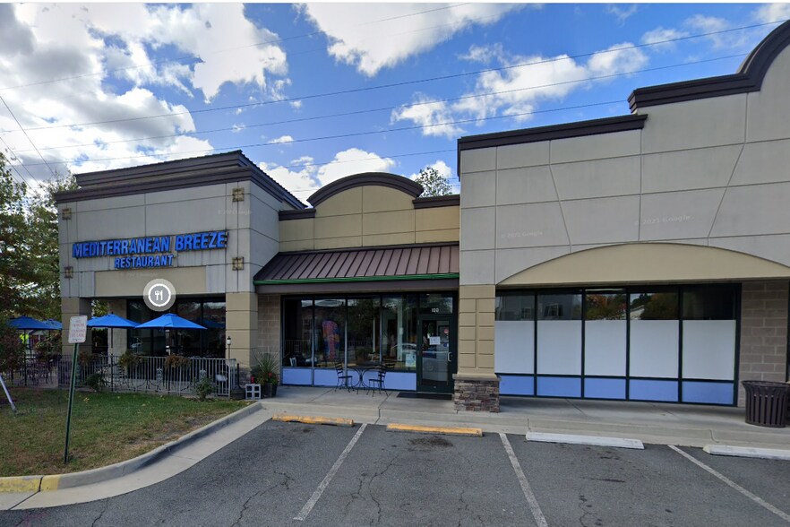 Primary Photo Of 20693 Ashburn Rd, Ashburn General Retail For Lease