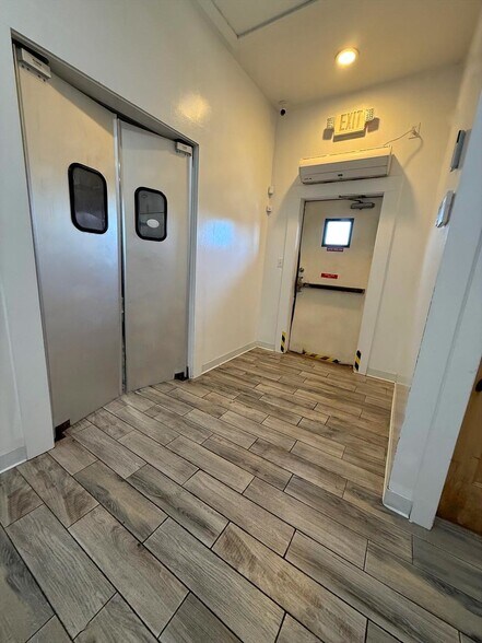 More Photos Of 36 W Pine Ave, Eastpoint Restaurant For Sale