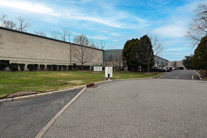 More Photos Of 60 Whitney Rd, Mahwah Warehouse For Lease